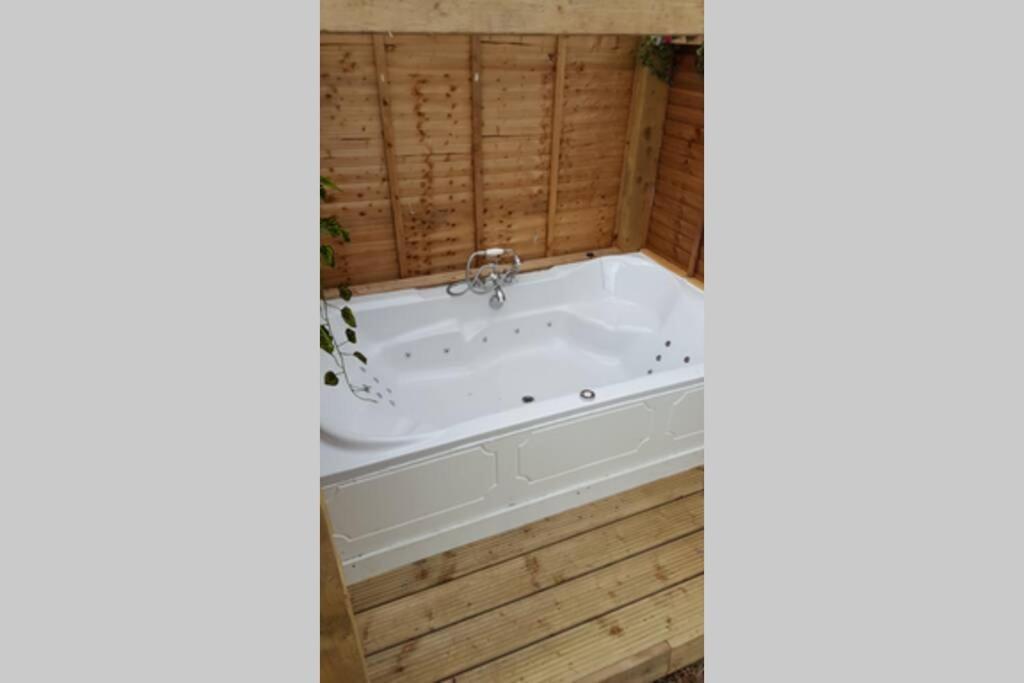 Lazy Lodge Glamping Pod With Hot Tub Port Laoise Exteriér fotografie
